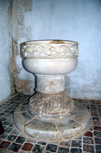The font in Studham church November 2009